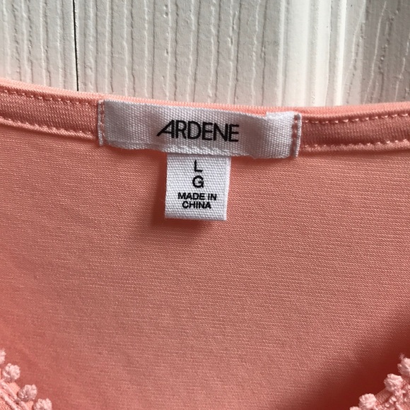 Crochet Criss-Cross Cropped Tank - Picture 5 of 6